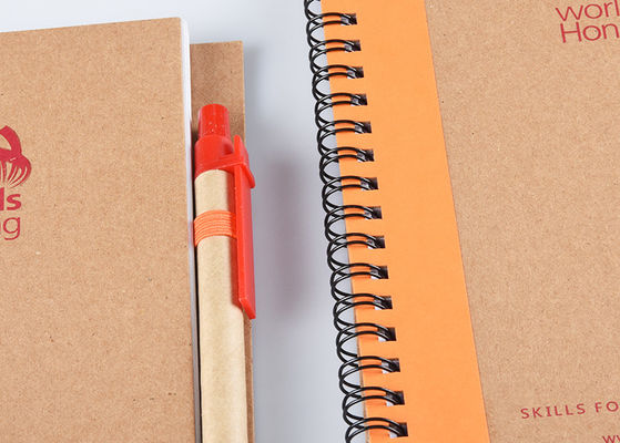 Einfaches Papiereinband-Notizbuch Kraftpapiers mit Spirale/Y - O-Schwergängigkeit und Kugelschreiber-Satz